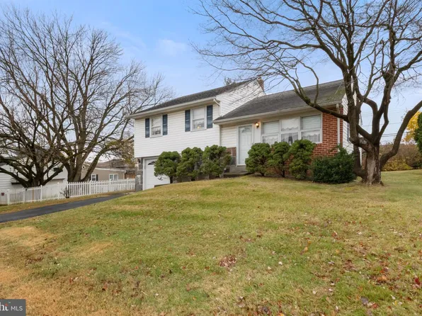 429 Portland Dr, Broomall, PA 19008