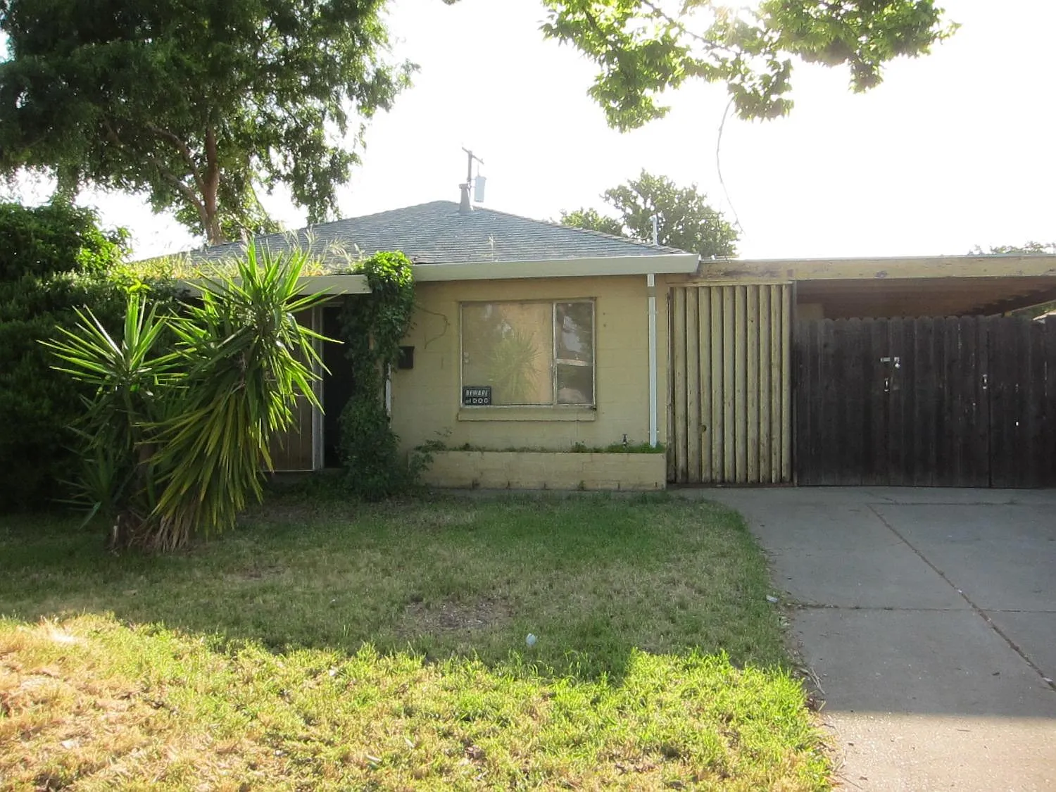 5633 James Way photo 1
