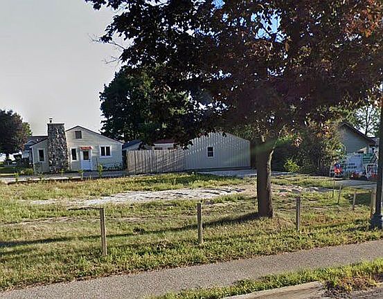 3rd image of 4248 W Houghton Lake Dr