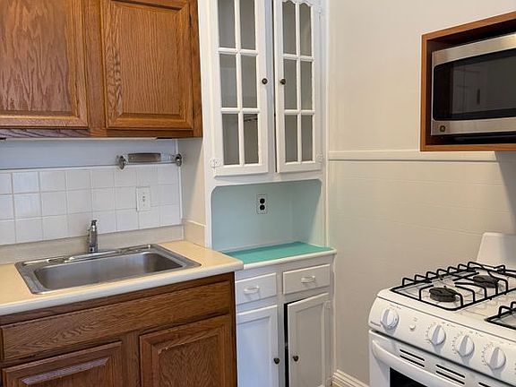 3rd image of 118 W Miner St #2F