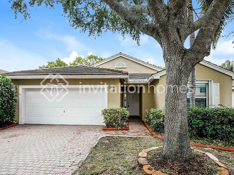 4912 SW 32nd Way — Photo 1