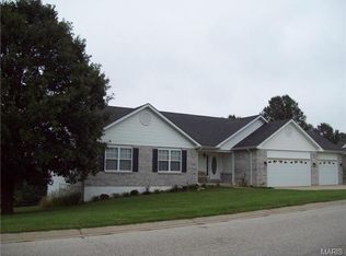 323 Bridgewater Heights Dr, Villa Ridge, MO 63089