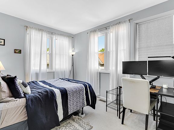 2nd image of 2807 N Wolcott Ave Unit A