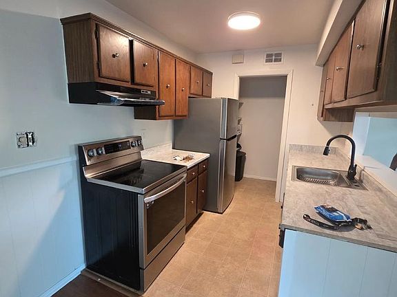 5th image of 118 Hammershire Rd #B