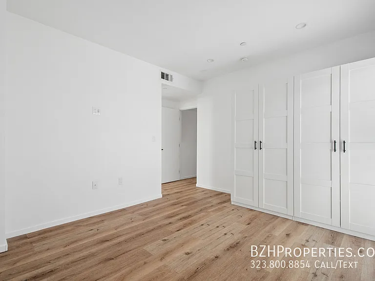 662 1/2 N Mariposa Ave — Photo 17