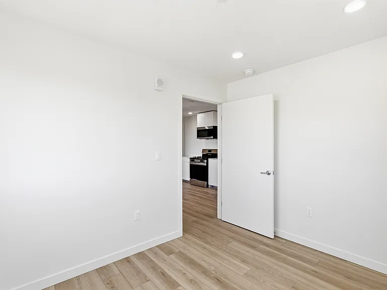 7655 1/2 S San Pedro St #102 — Photo 3