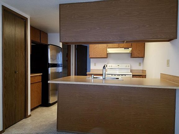 3rd image of 23507 Lakeview Dr #B