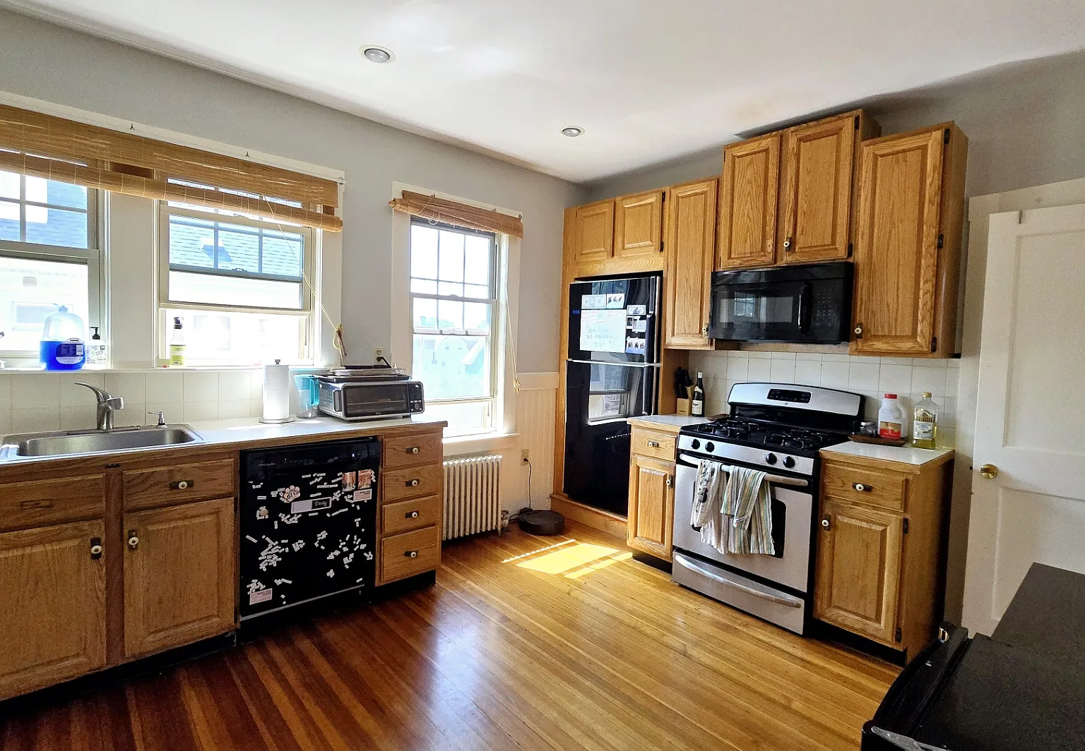 6 bed, $8,100 — Photo 1