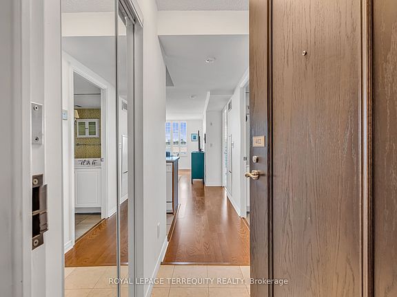 5th image of 205 The Donway W #402