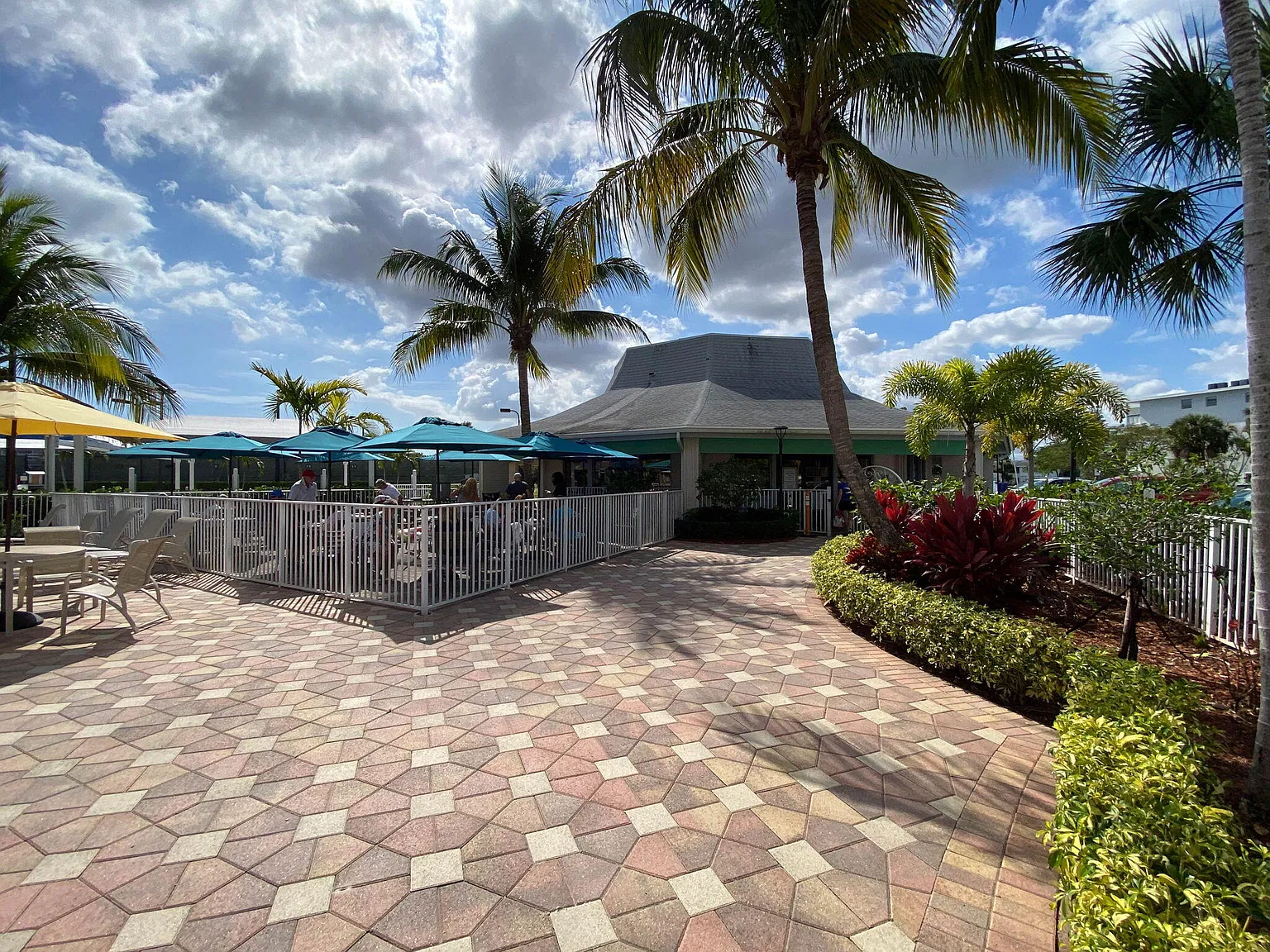2 bed, 1.5 bath, 820 sqft, $2,000 — Photo 4