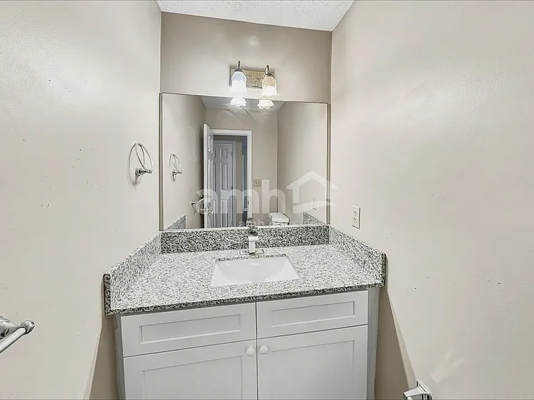 48 Cambridge Ct — Photo 9