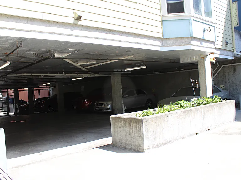Main Place II — Photo 15