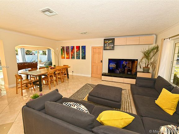 2nd image of 1100 NE 4th St #531