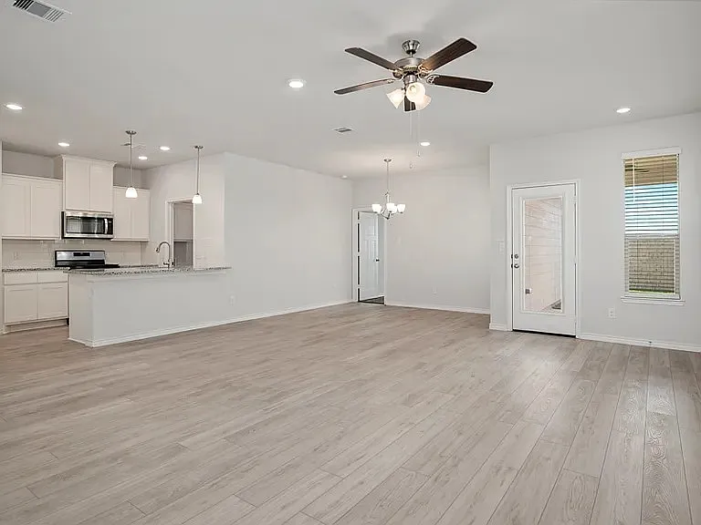 1048 Toledo Bend Dr — Photo 3