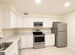 2233 Lovedale Ln APT B, Reston, VA 20191