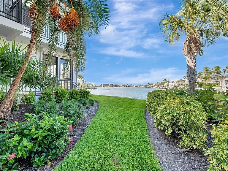 2258 Gulf Shore Blvd N #O1 — Photo 30