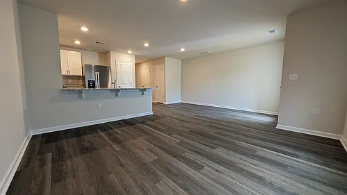 318 Honeystone St Photo 1