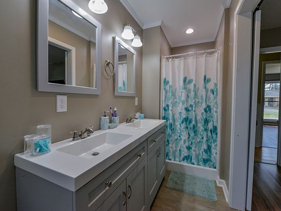 4th image of 2720 Camellia Dr