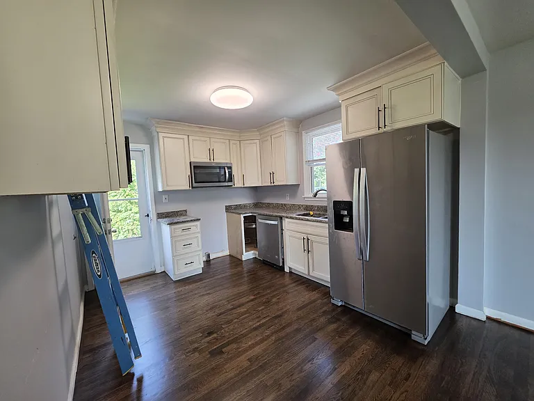 5025 Madeline Dr — Photo 3