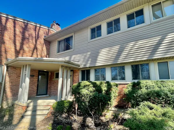 1062 Stratford Ln, Bloomfield Hills, MI 48304