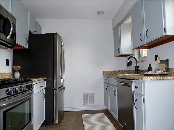 2nd image of 1560 Duncan Dr