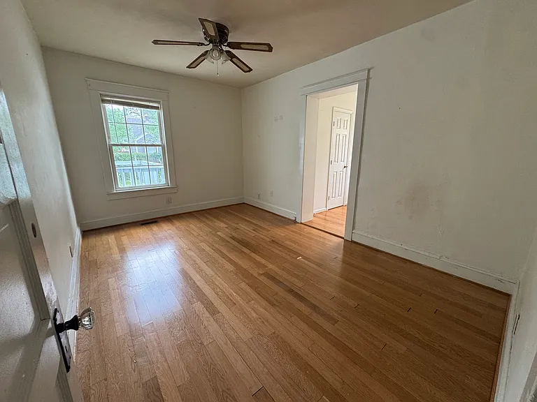 1057 Green St — Photo 19