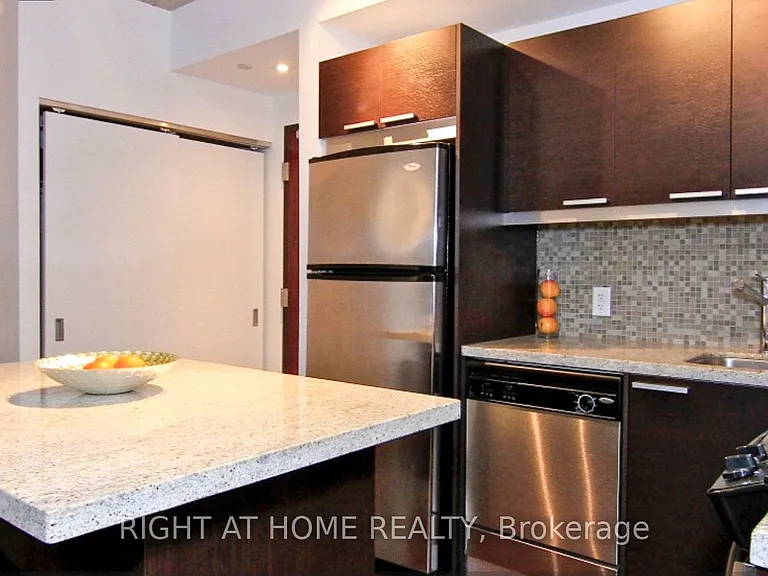 25 Oxley St #412 — Photo 7