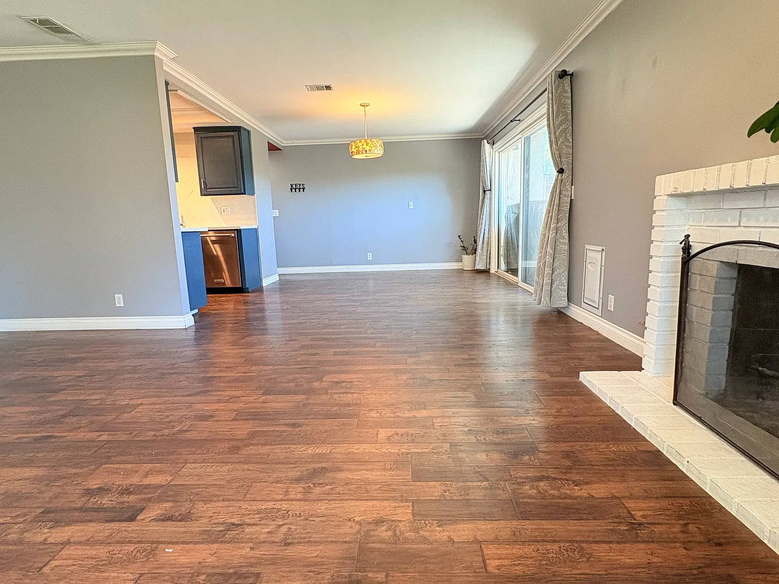 3 bed, 2.5 bath, 1352 sqft, $3,850 — Photo 2