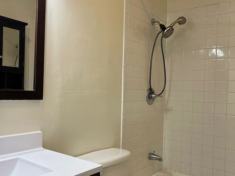 105 E Wilson St — Photo 3
