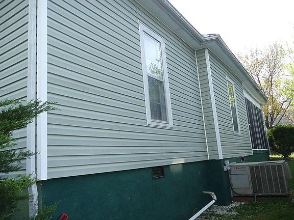 5th image of 2524 Woodbine Ave