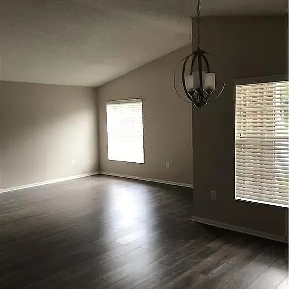 930 S Apopka Ave — Photo 2