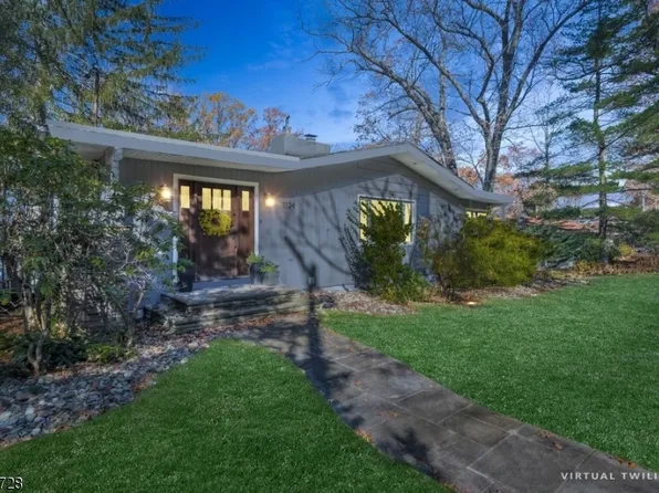 1124 Summit Ln, Mountainside Boro, NJ 07092