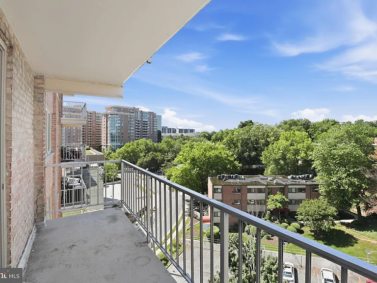 4520 King St #804 — Photo 23