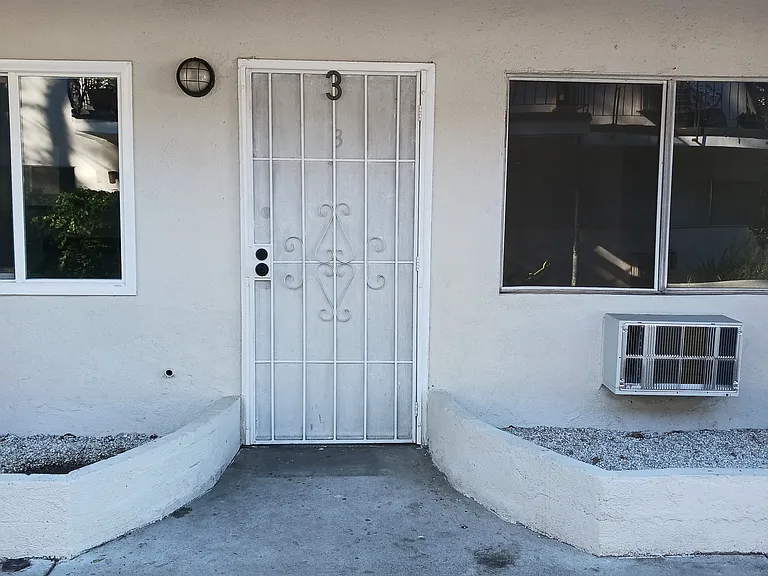14132 Vanowen St #3 — Photo 10