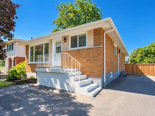 576 Turner Dr, Burlington, ON L7L 2W7