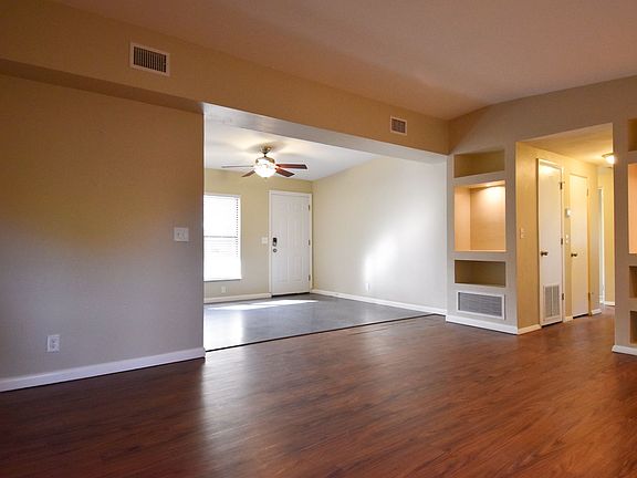 3rd image of 104 W Coleman Cir