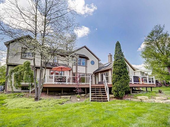 3rd image of 398 Farmeadow Dr