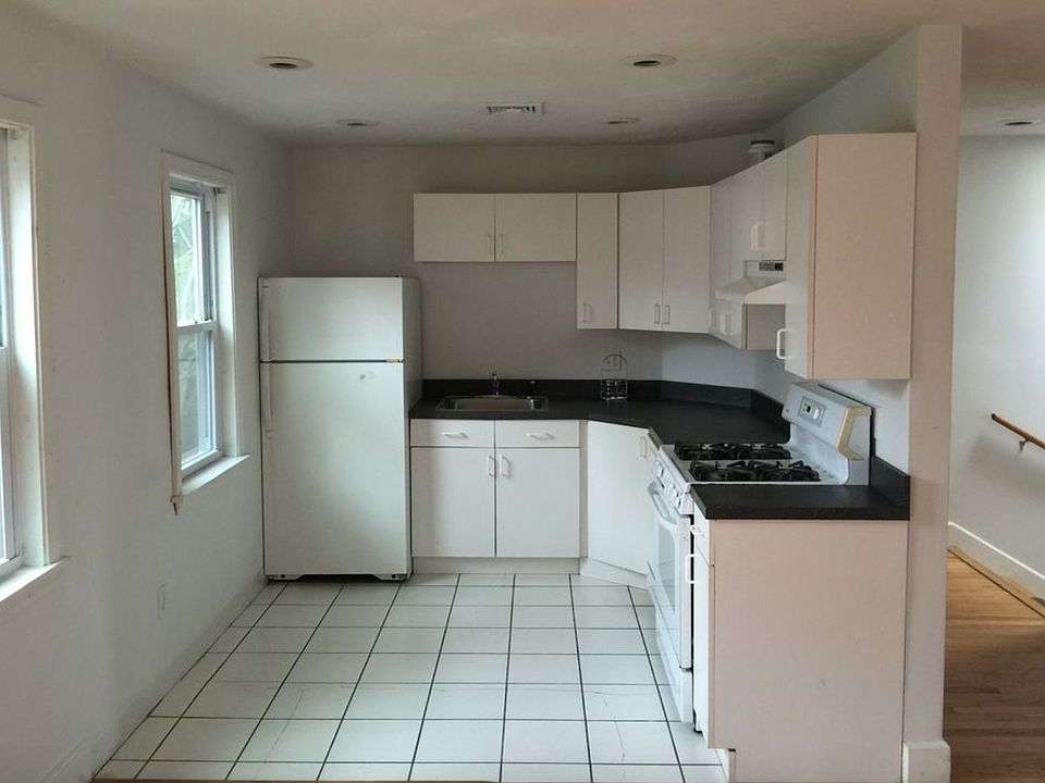2nd image of 53 Silver St #3