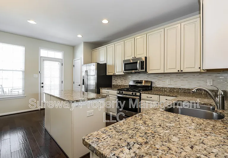 12 Stevens Ct — Photo 7
