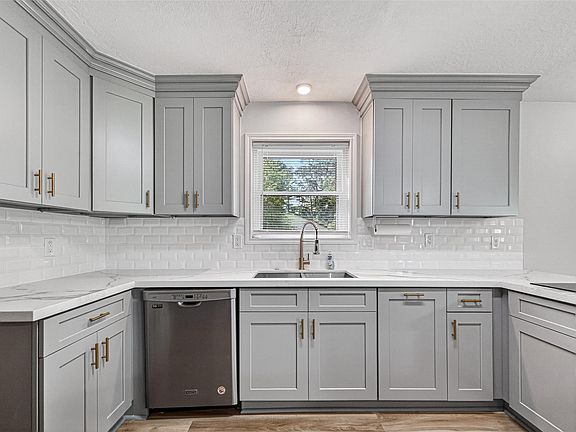 4th image of 25503 Foxbriar Ln