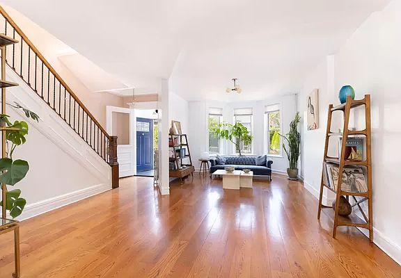 3rd image of 150 Winthrop St