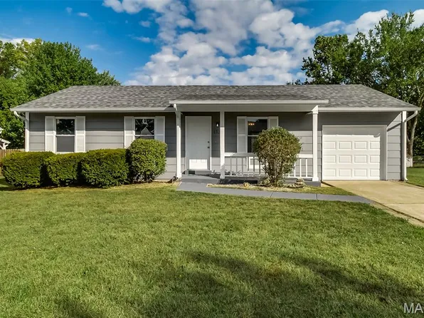 1335 Shallow Lake Dr, O'Fallon, MO 63366