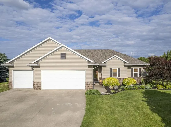 207 Pheasant Run Ln, West Branch, IA 52358