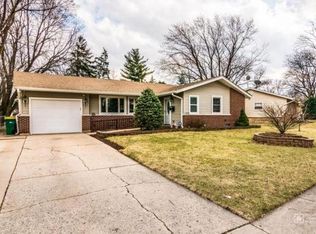 1027 Bosworth Ln, Elk Grove Village, IL 60007