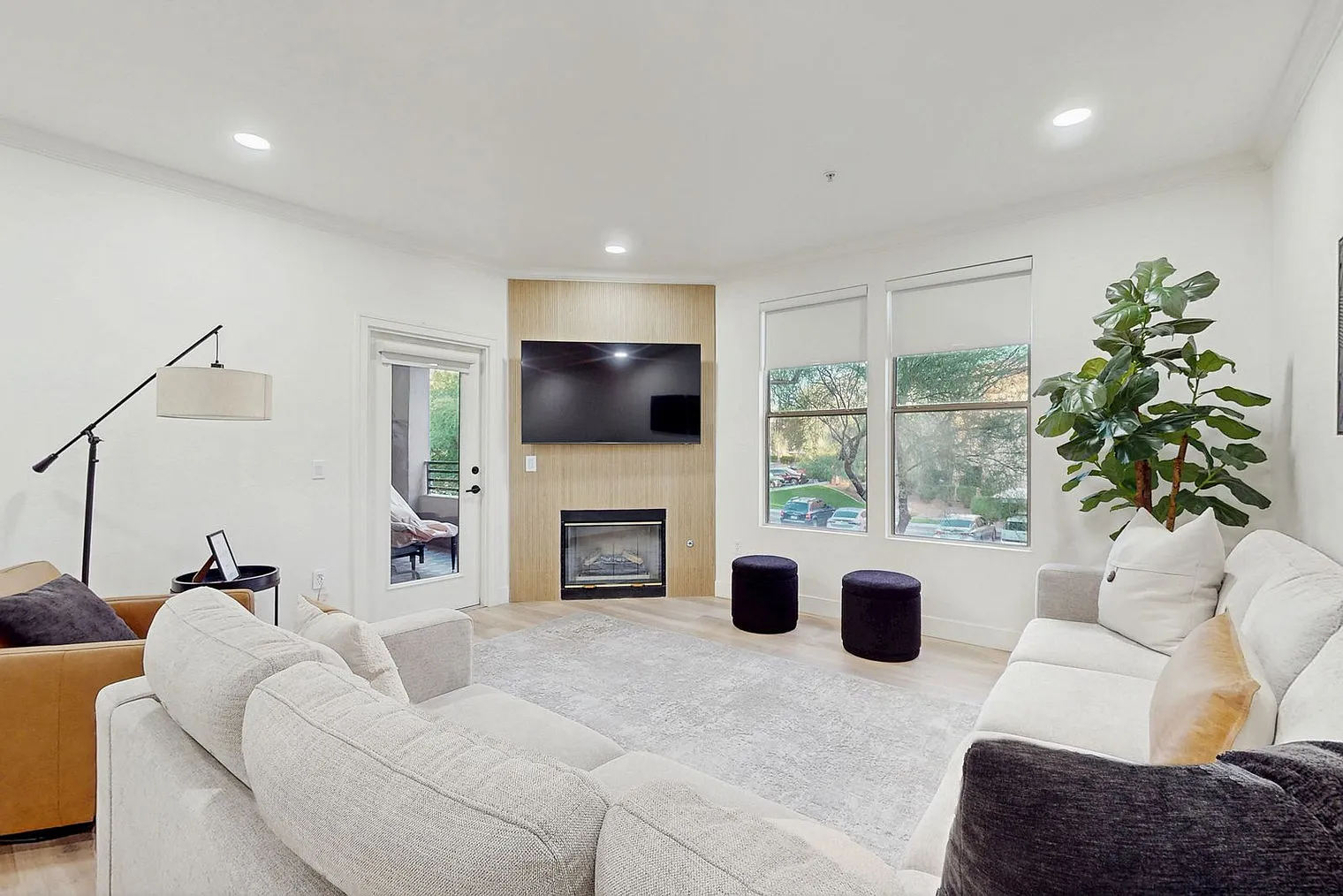 3 bed, 2.0 bath, 1323 sqft, $3,139 — Photo 3