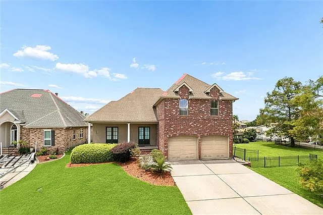 4 bed, 3.0 bath, 2700 sqft, $3,500 — Photo 2