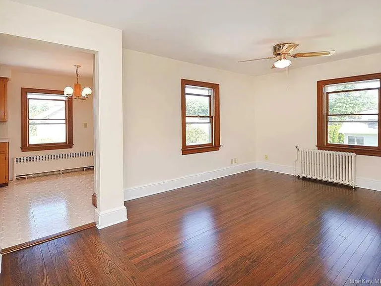 40 Perry Ave — Photo 7