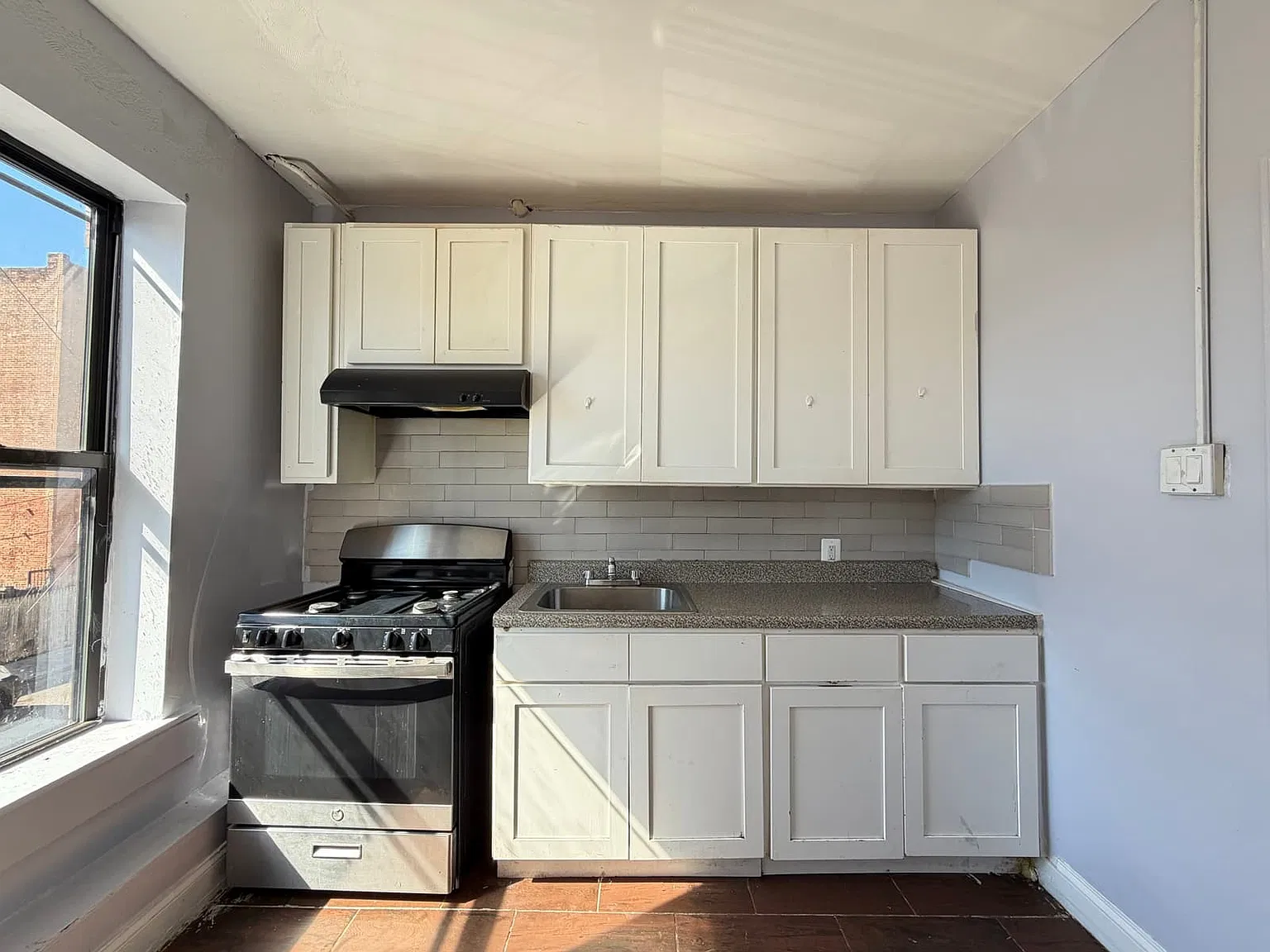 4 bed, 1200 sqft, $2,400 — Photo 1