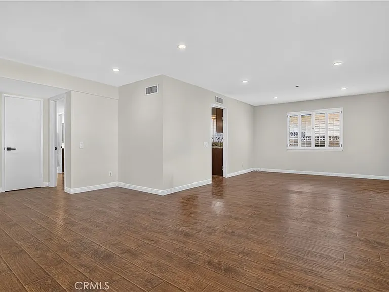9624 Swinton Ave — Photo 9