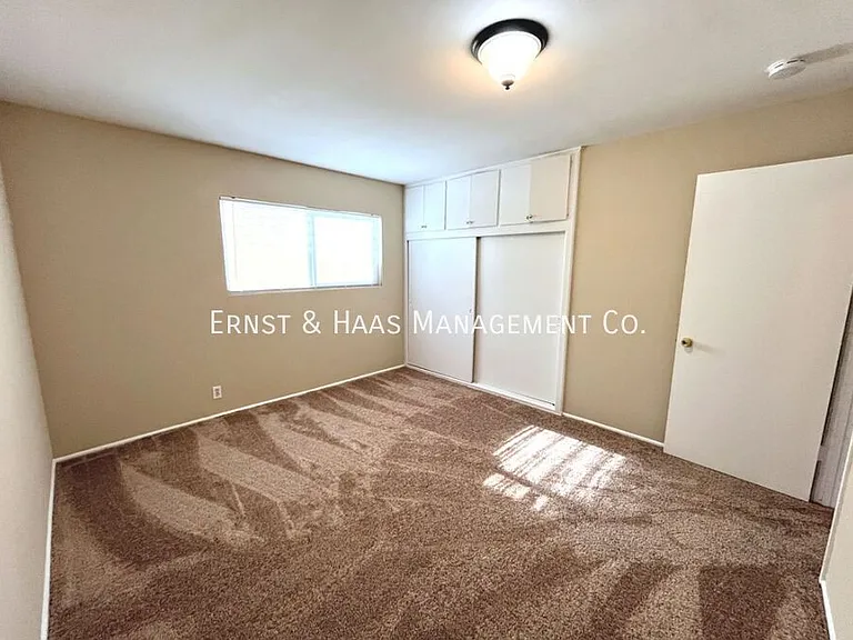 510 Roycroft Ave — Photo 8
